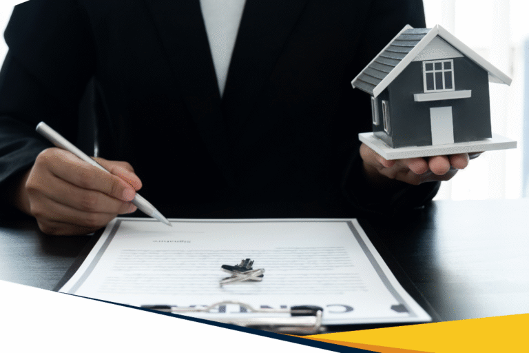 Качествена дограма при ново строителство – очаквания на купувачите | Luxplast Макет на къща в ръка и подписване на документи – значение на качествената дограма при ново строителство.