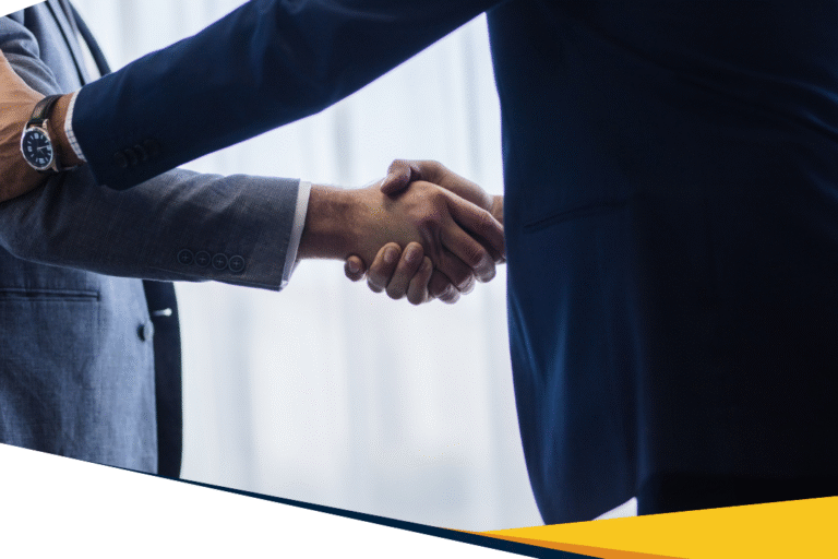 Защо инвеститорите избират REHAU и Luxplast | Luxplast Стискане на ръце – партньорство между REHAU и Luxplast за прозоречни системи в строителни проекти.